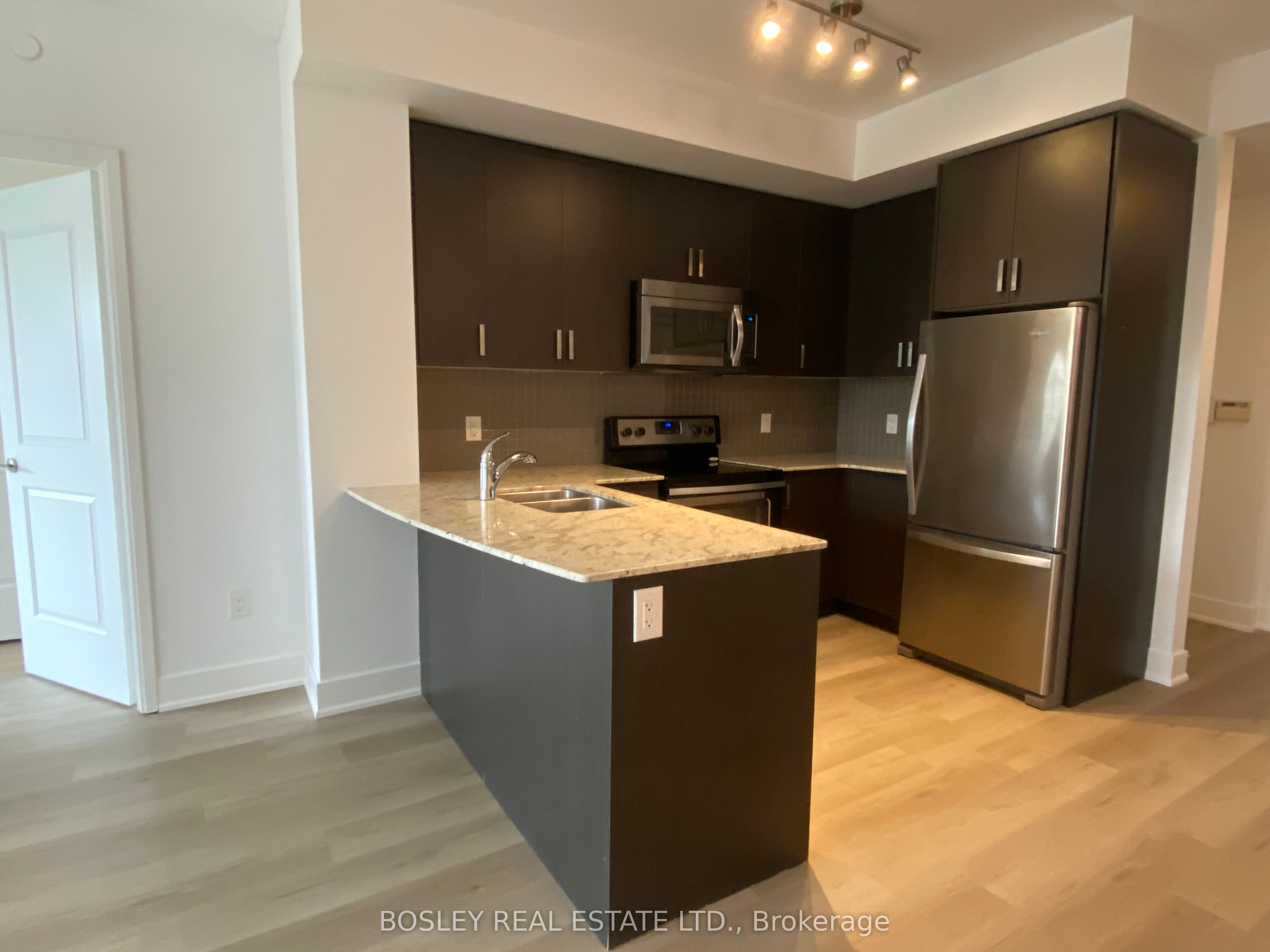 7608 Yonge Street 407