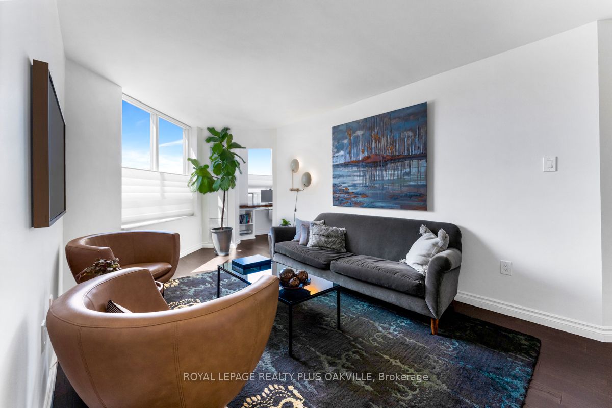 185 Robinson Street 315