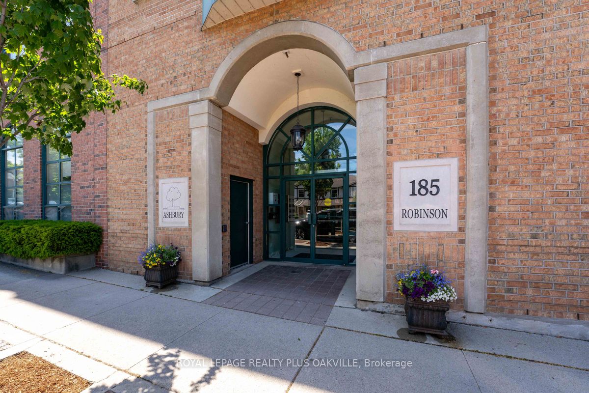 185 Robinson Street 315
