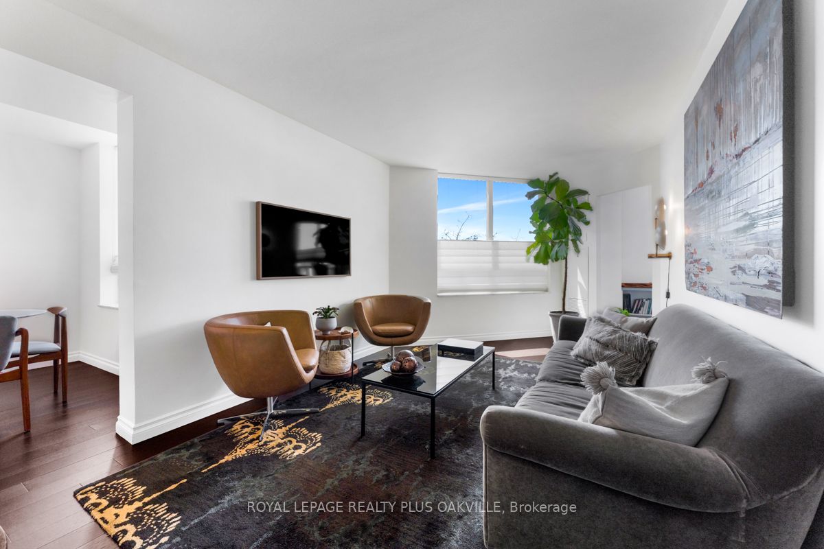 185 Robinson Street 315