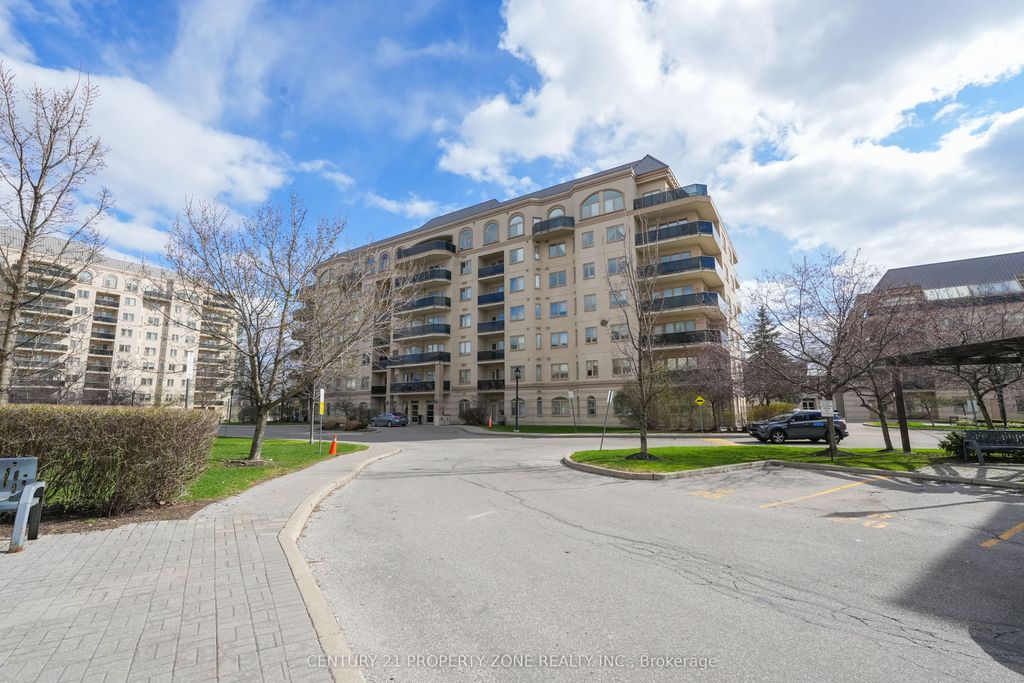 Photo of 8 Dayspring Circle #1401, Brampton, ON L6P 2Z7 (MLS # W13033070)