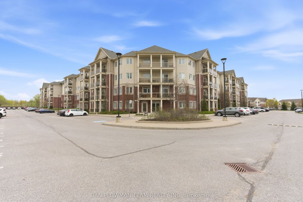 Photo of 84 Aspen Springs Drive #419, Clarington, ON L1C 0V3 (MLS # E13092458)