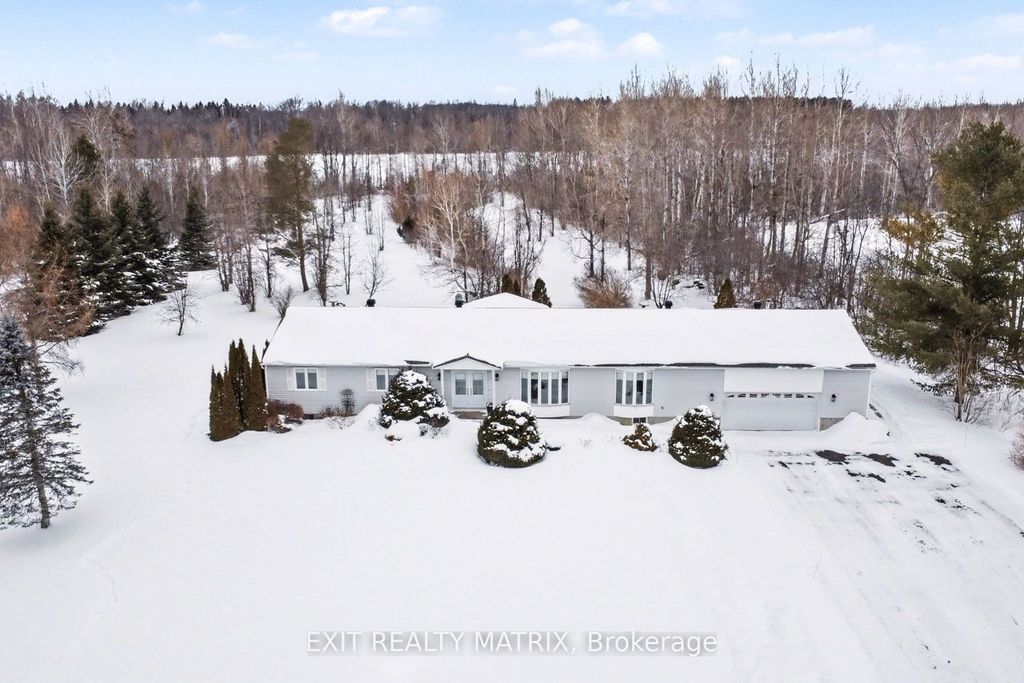 Photo of 8329 Rodney Farm Drive, Greely - Metcalfe - Osgoode - Vernon and Area, ON K0A 2P0 (MLS # X12788200)
