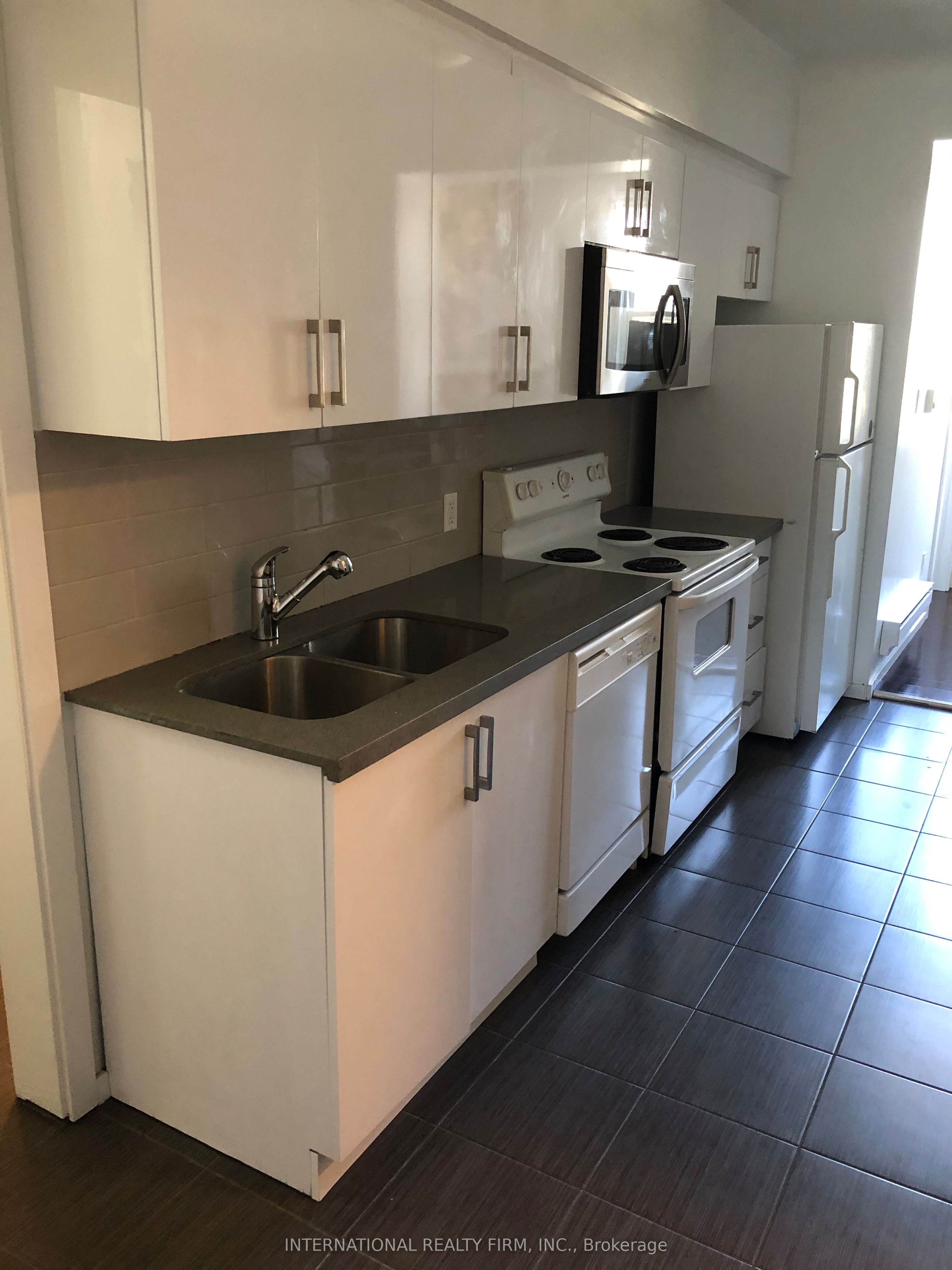 159 Montrose Avenue Unit 1