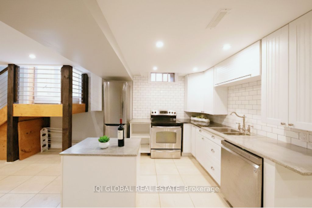 189 River Oaks Boulevard W Bsmt