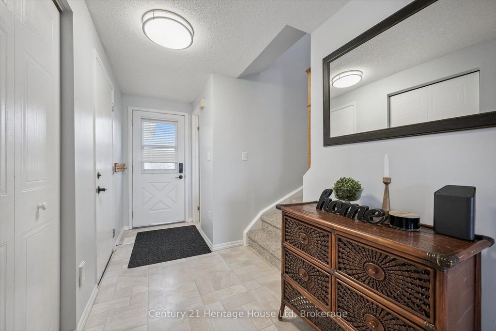 Photo of 425 Misty Crescent, Kitchener, ON N2B 3V7 (MLS # X12808272)
