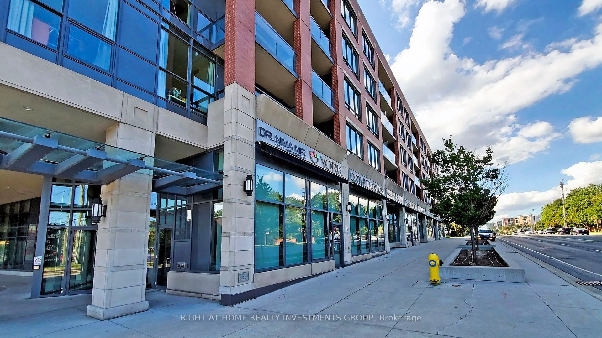 7608 Yonge Street 430