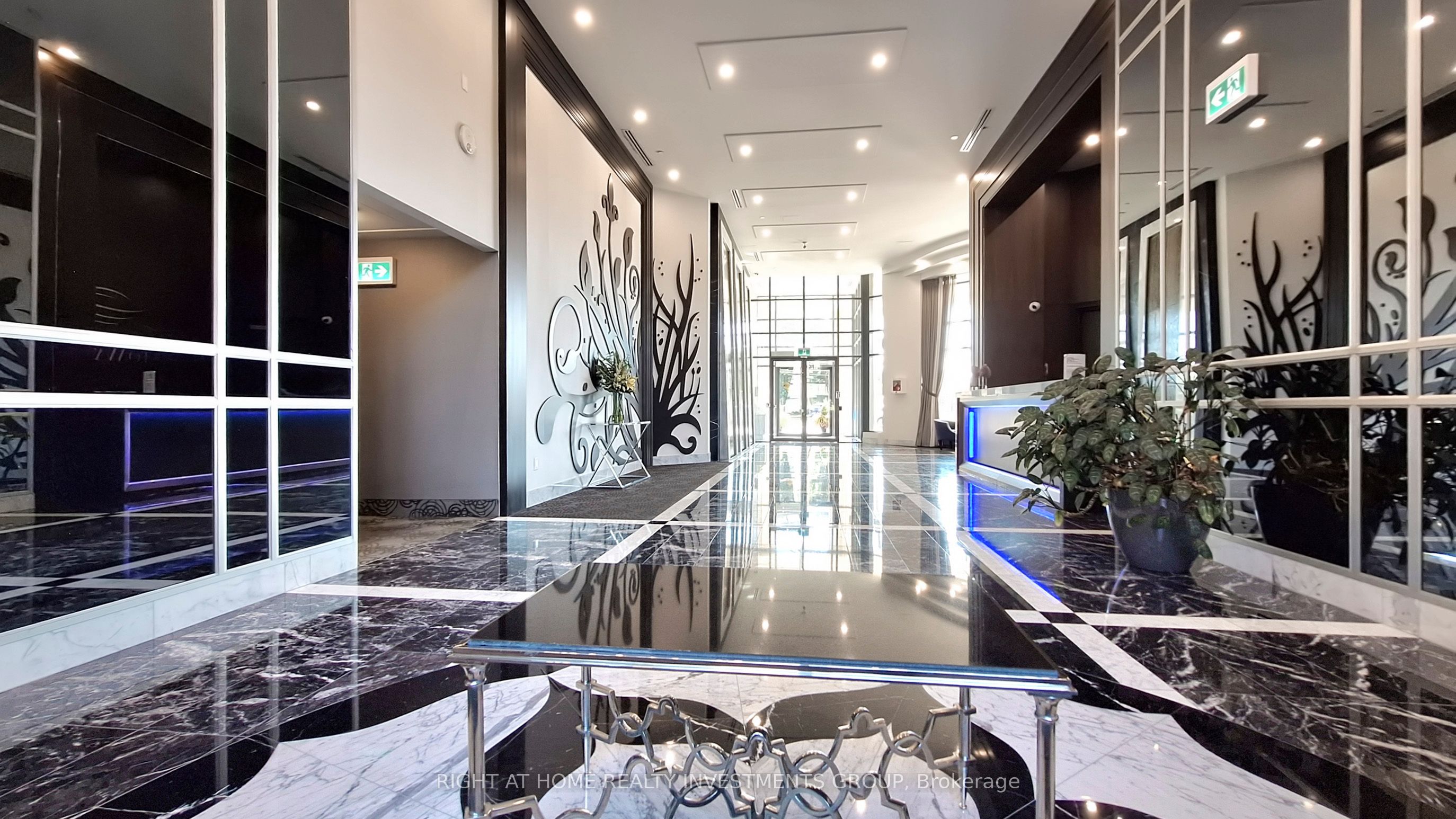7608 Yonge Street 430