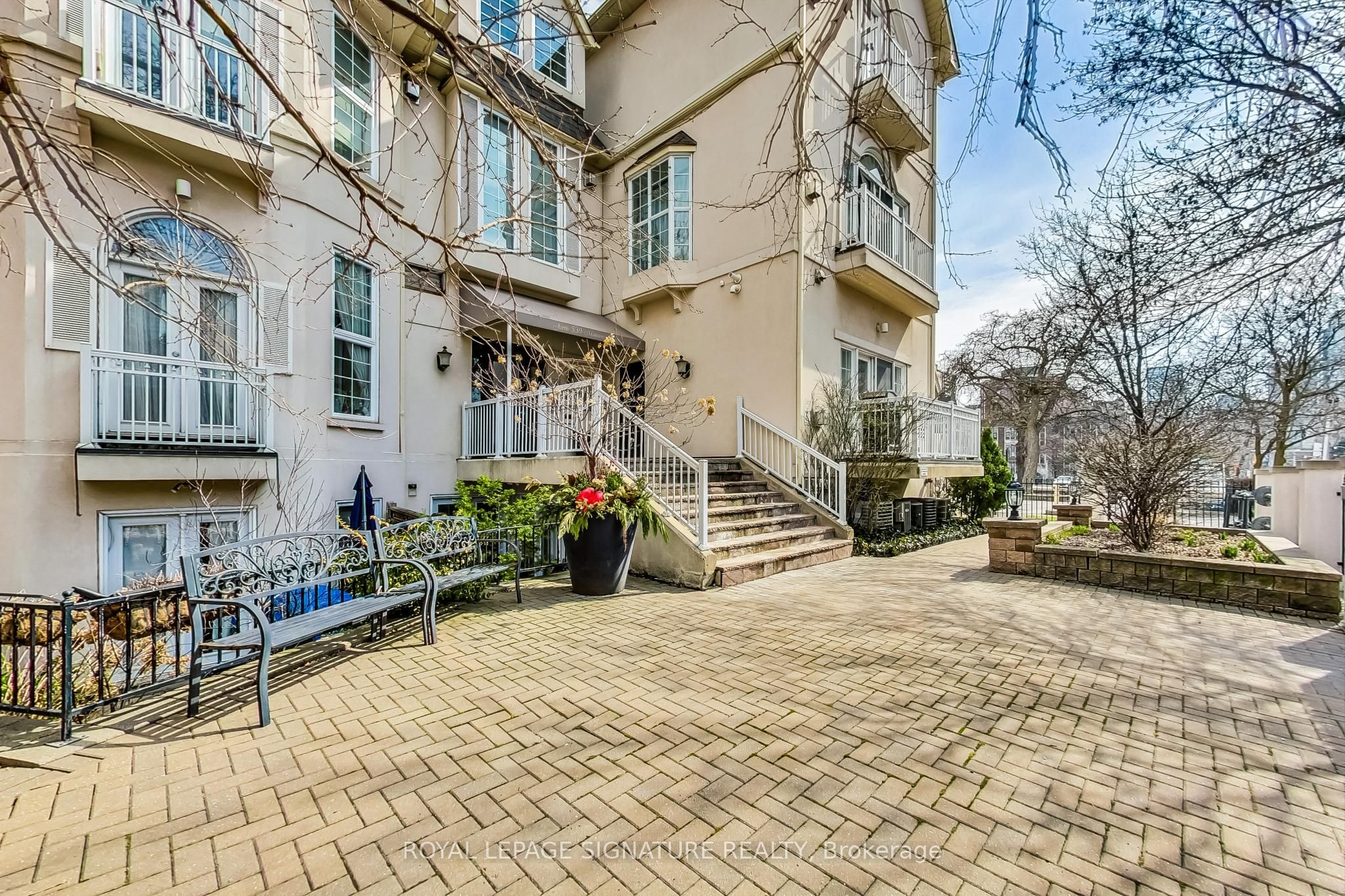 539 Jarvis Street M11