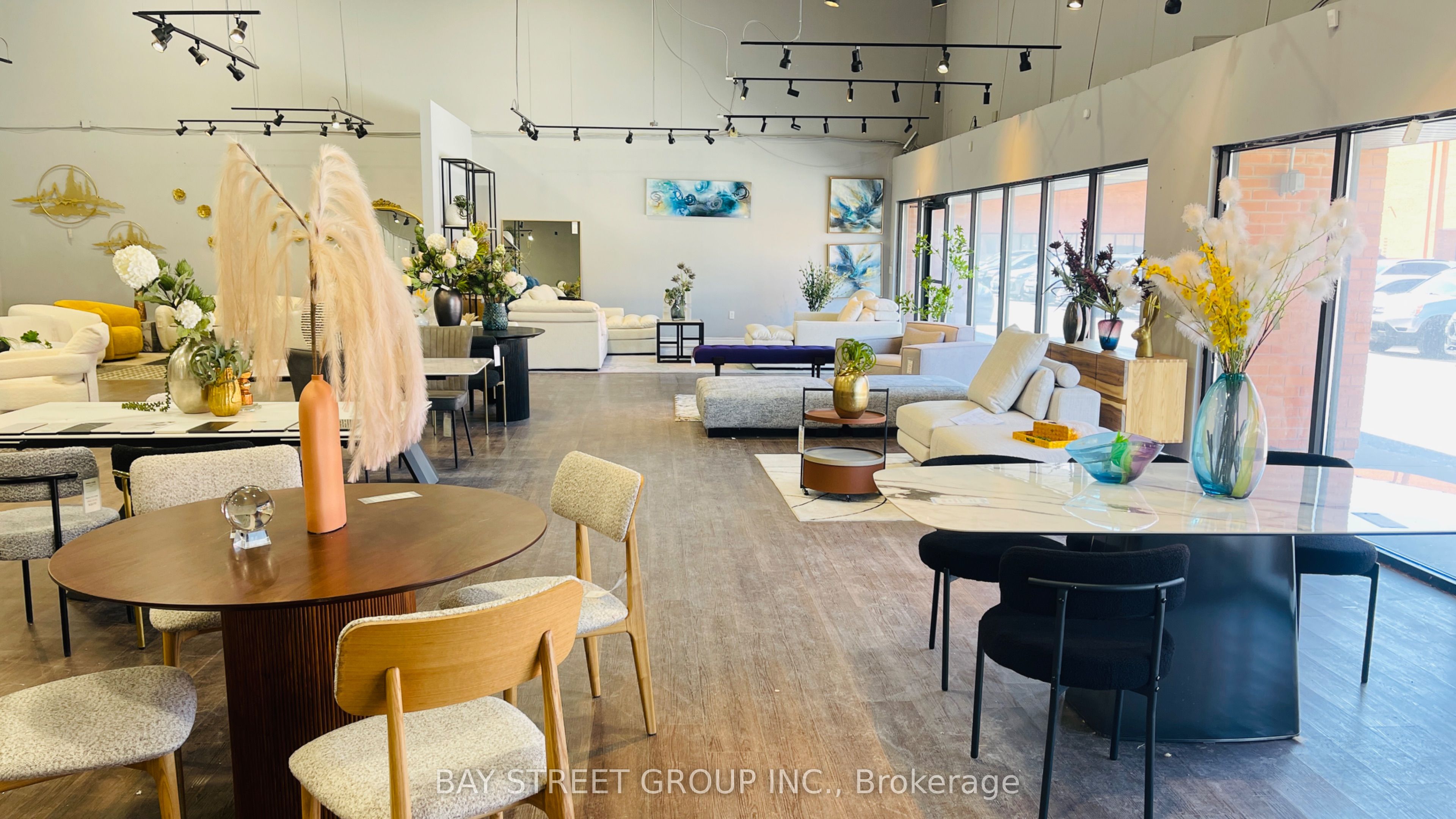 5701 Steeles Avenue W