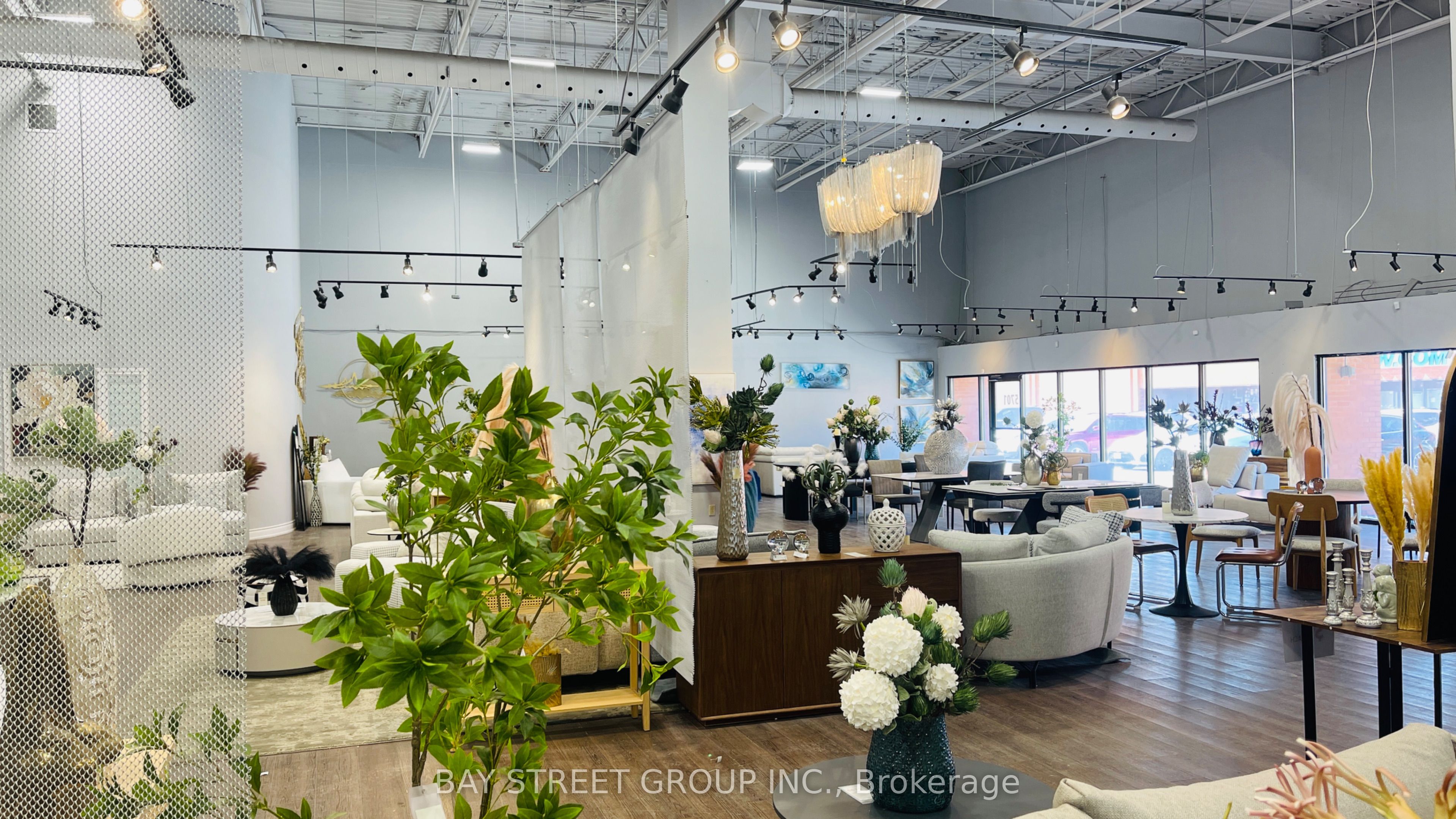 5701 Steeles Avenue W