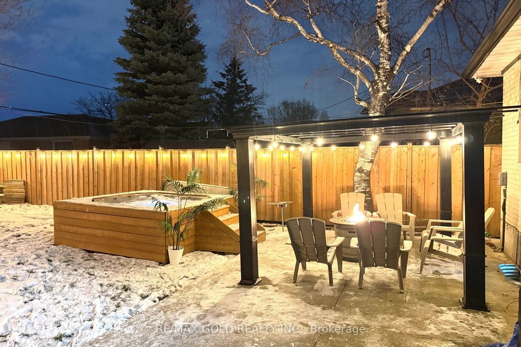 Photo of 189 Kingsview Boulevard, Toronto, ON M9R 1V7 (MLS # W12731160)