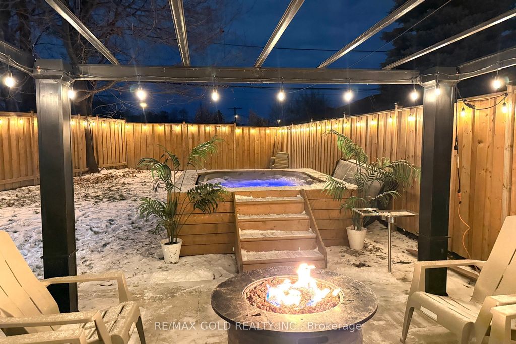 Photo of 189 Kingsview Boulevard, Toronto, ON M9R 1V7 (MLS # W12731160)