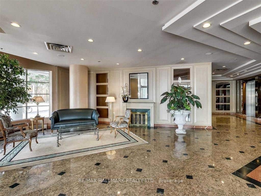 Photo of 251 Queens Quay W #404, Toronto, ON M5J 2N6 (MLS # C13450328)
