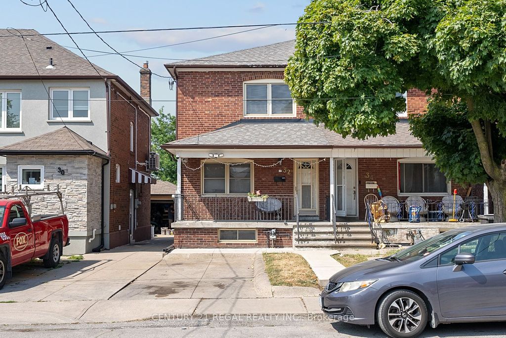 Photo of 32 Chamberlain Avenue, Toronto, ON M6E 4J8 (MLS # W12339433)