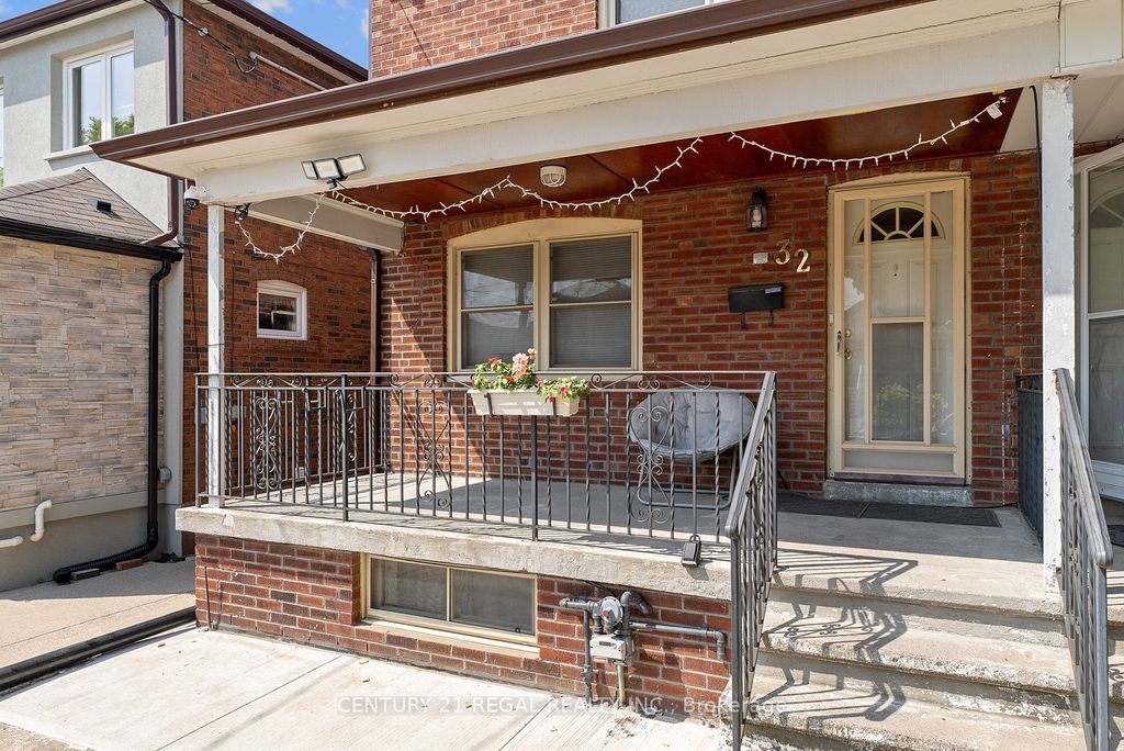 Photo of 32 Chamberlain Avenue, Toronto, ON M6E 4J8 (MLS # W12339433)