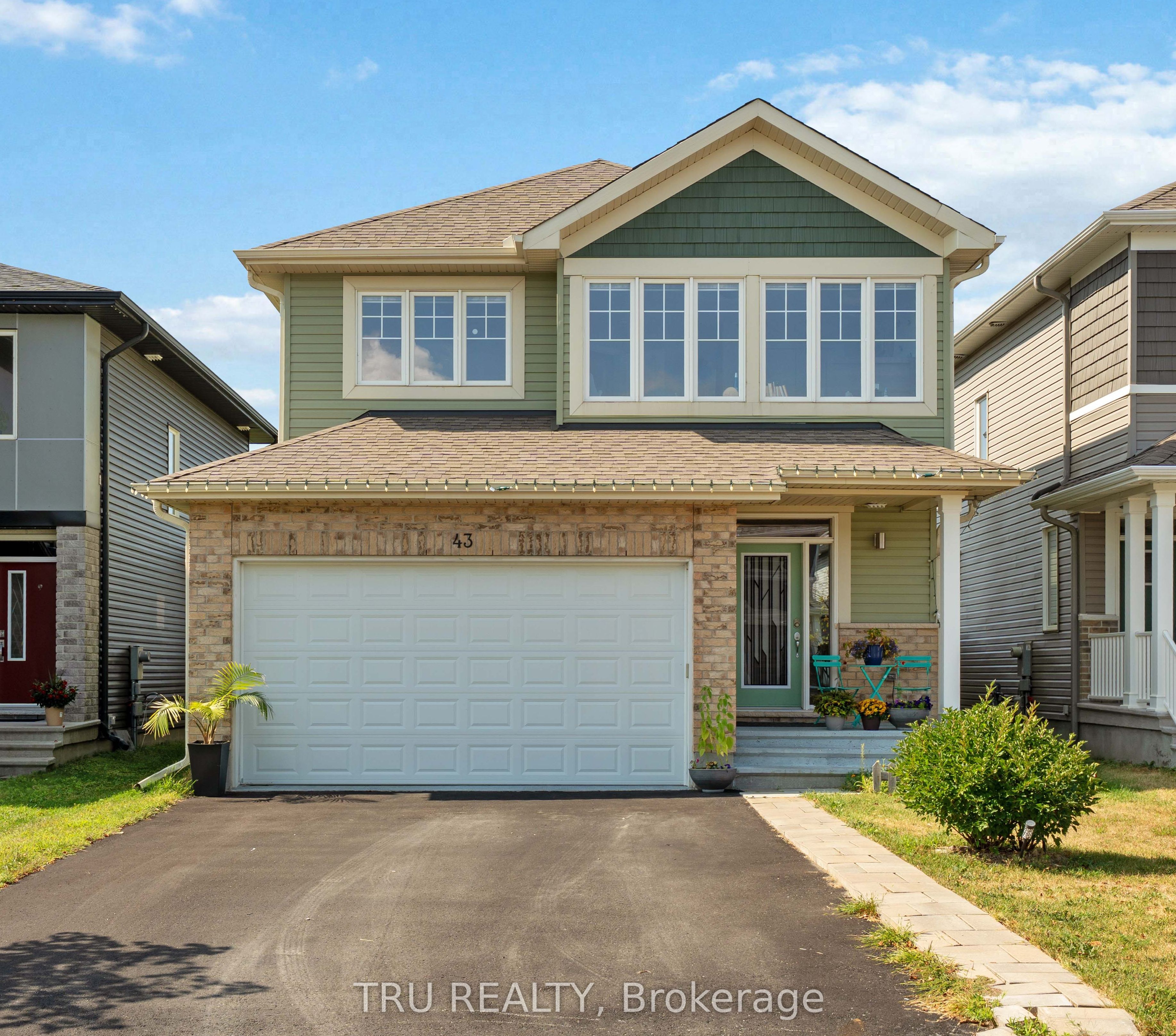 Photo 1 of 33 — 43 Aridus Crescent, Stittsville - Munster - Richmond, ON K2S 2L4