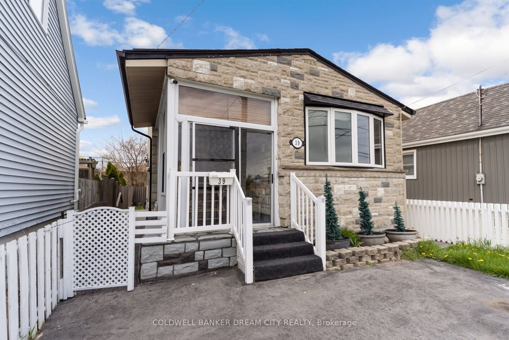 Photo of 39 Reid Avenue N, Hamilton, ON L8H 6C9 (MLS # X13433526)