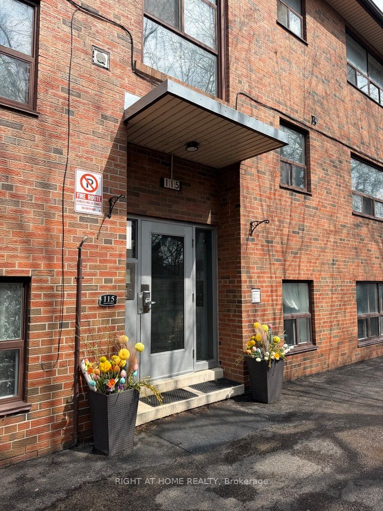 Photo 1 of 7 — 115 Eighth Street 6, Toronto, ON M8V 3C5