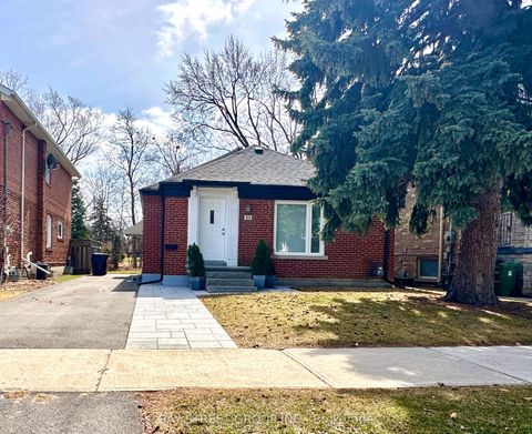 Photo of 99 Park Home Avenue, Toronto, ON M2N 1W7 (MLS # C12658270)