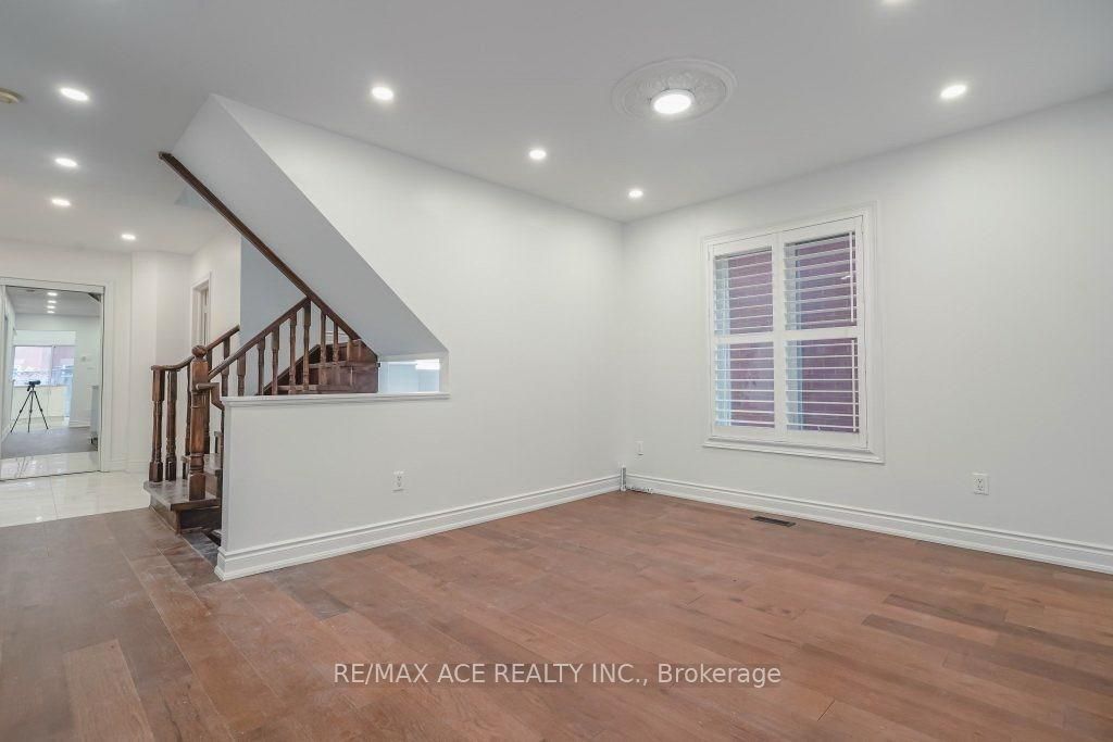 168 Roxbury Street