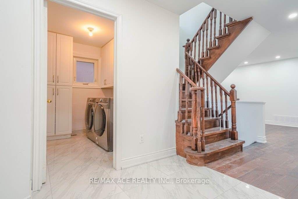 168 Roxbury Street
