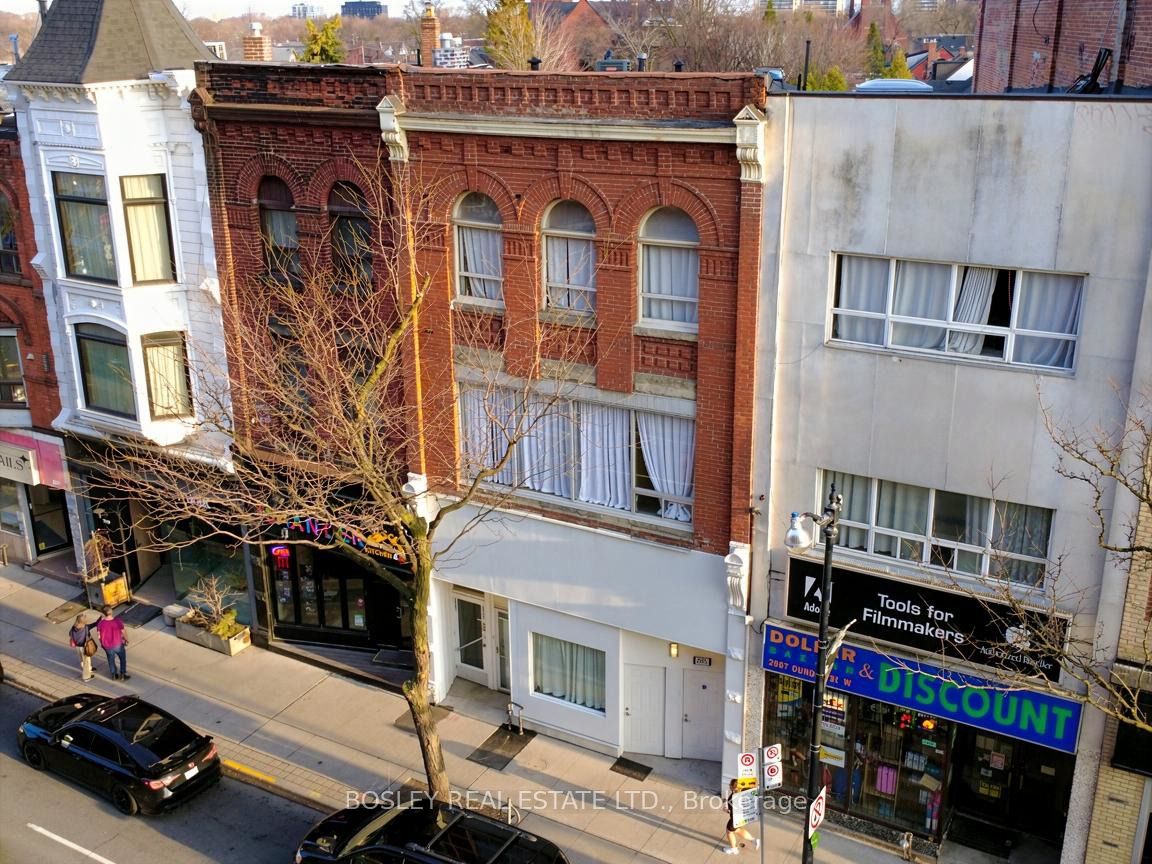 2963 Dundas Street W