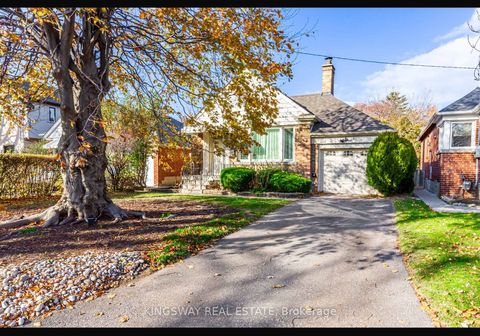 26 Reid Manor Toronto ON M8Y 2H7