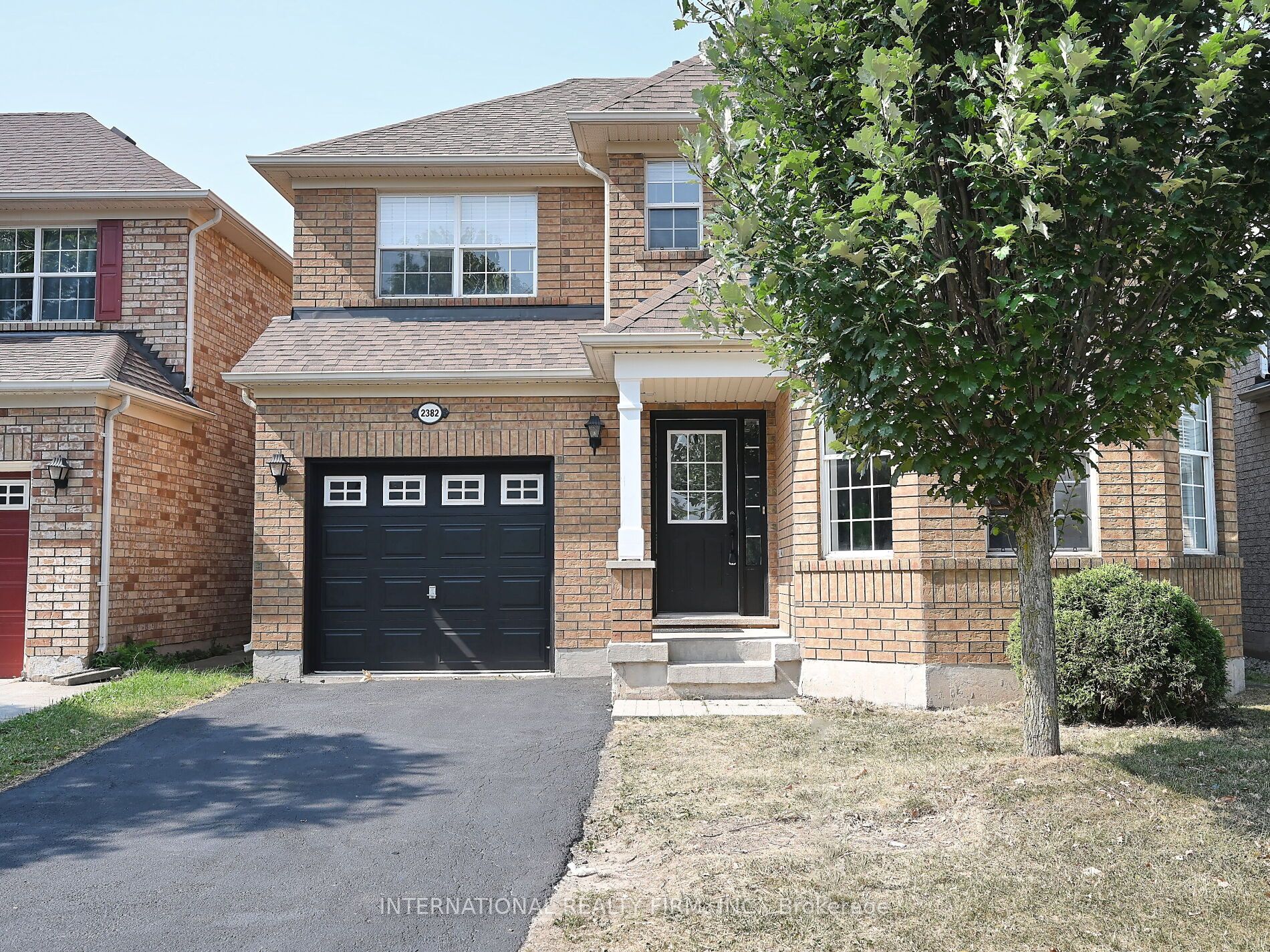2382 Falkland Crescent