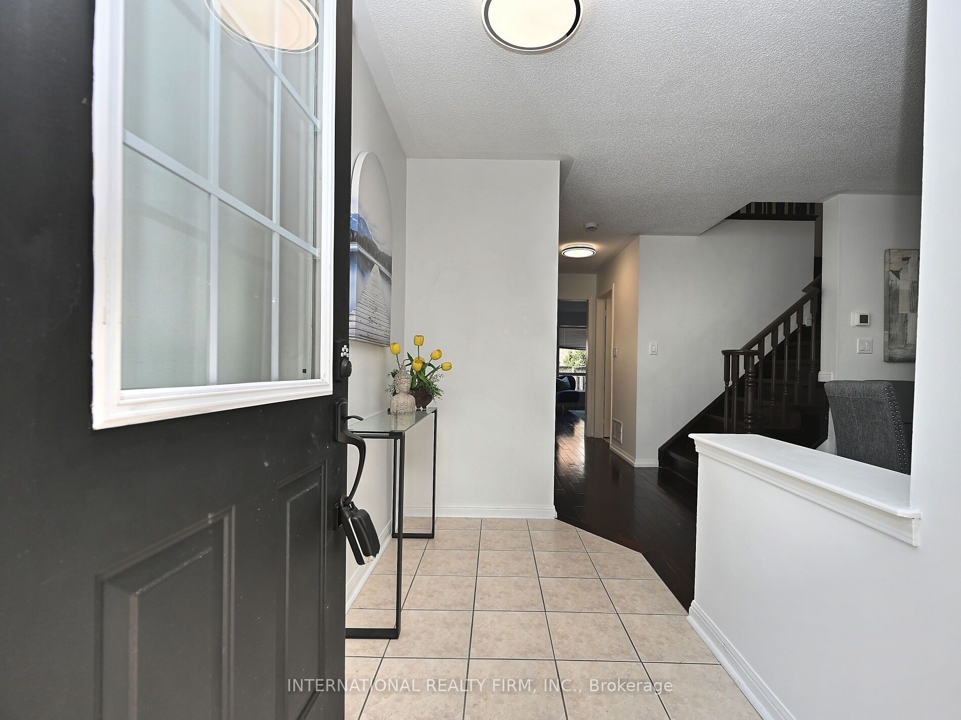 2382 Falkland Crescent