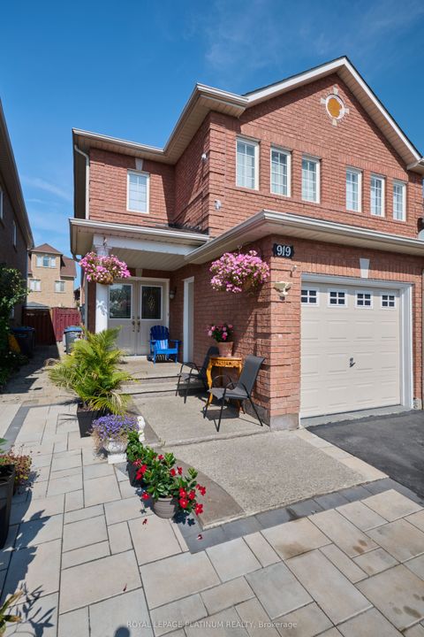 919 Marygrace Court Mississauga ON L5V 2X7