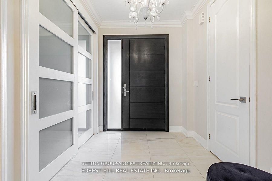 18 William Bowes Boulevard