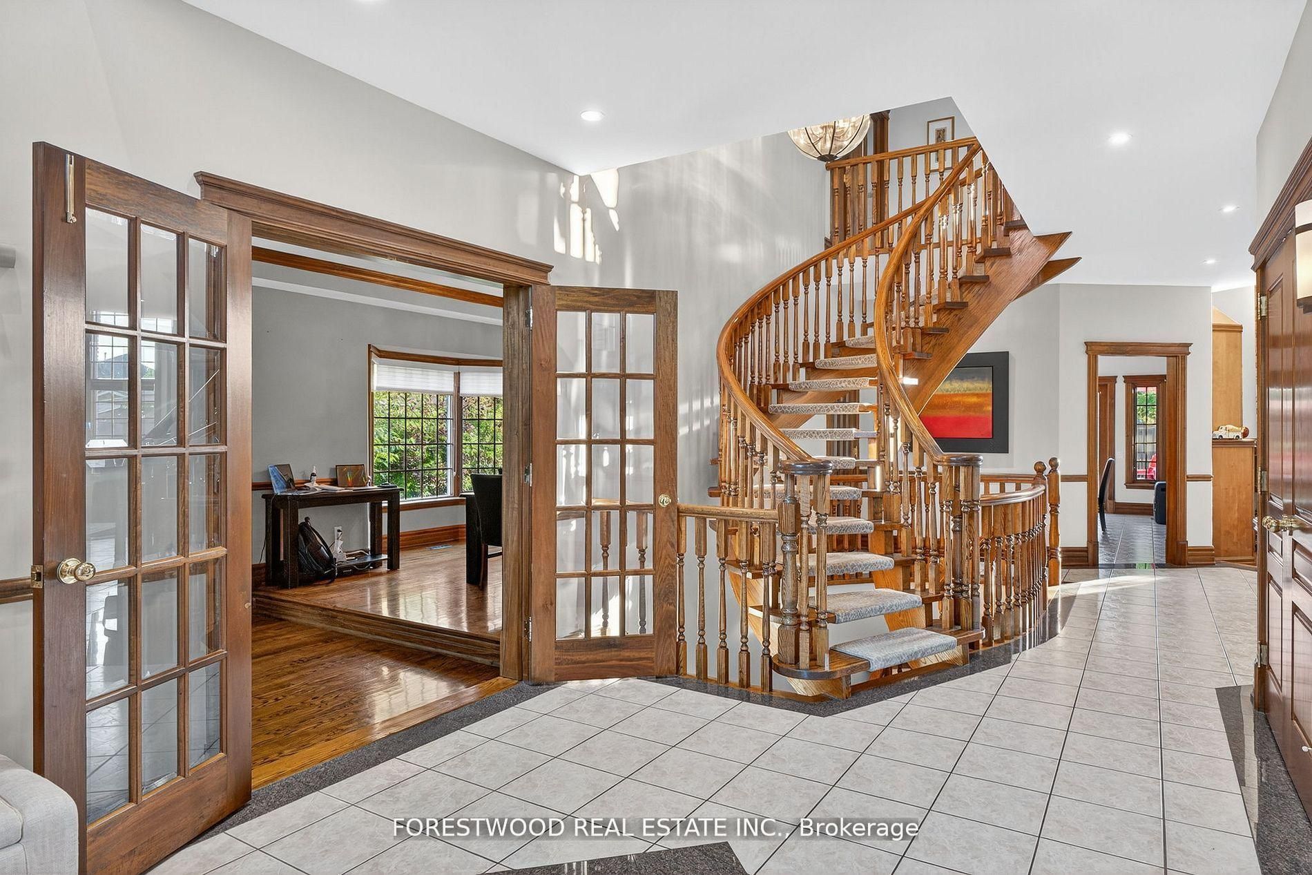 971 Lovingston Crescent