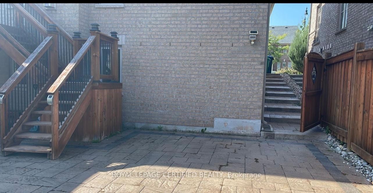 17 Fallowfield Road