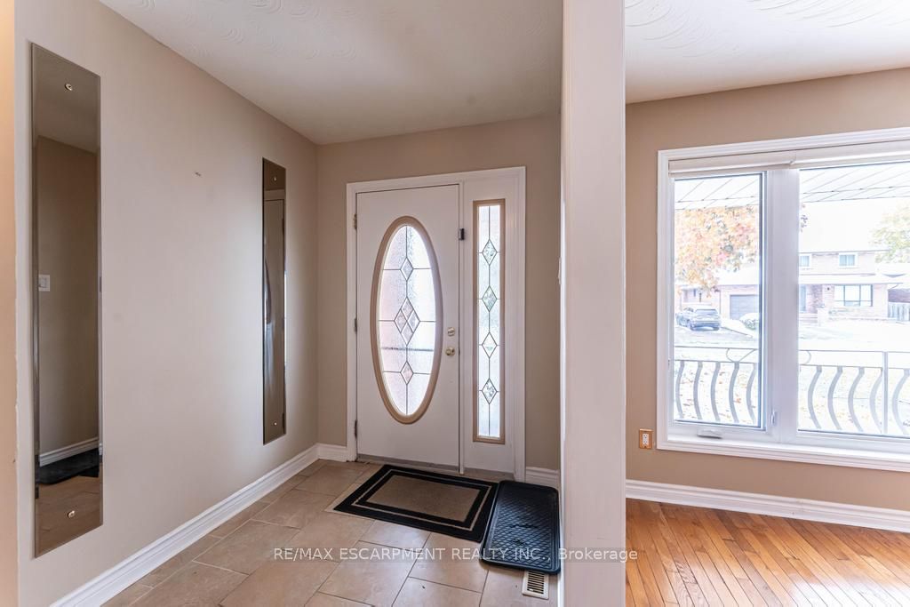 162 SOLOMON Crescent