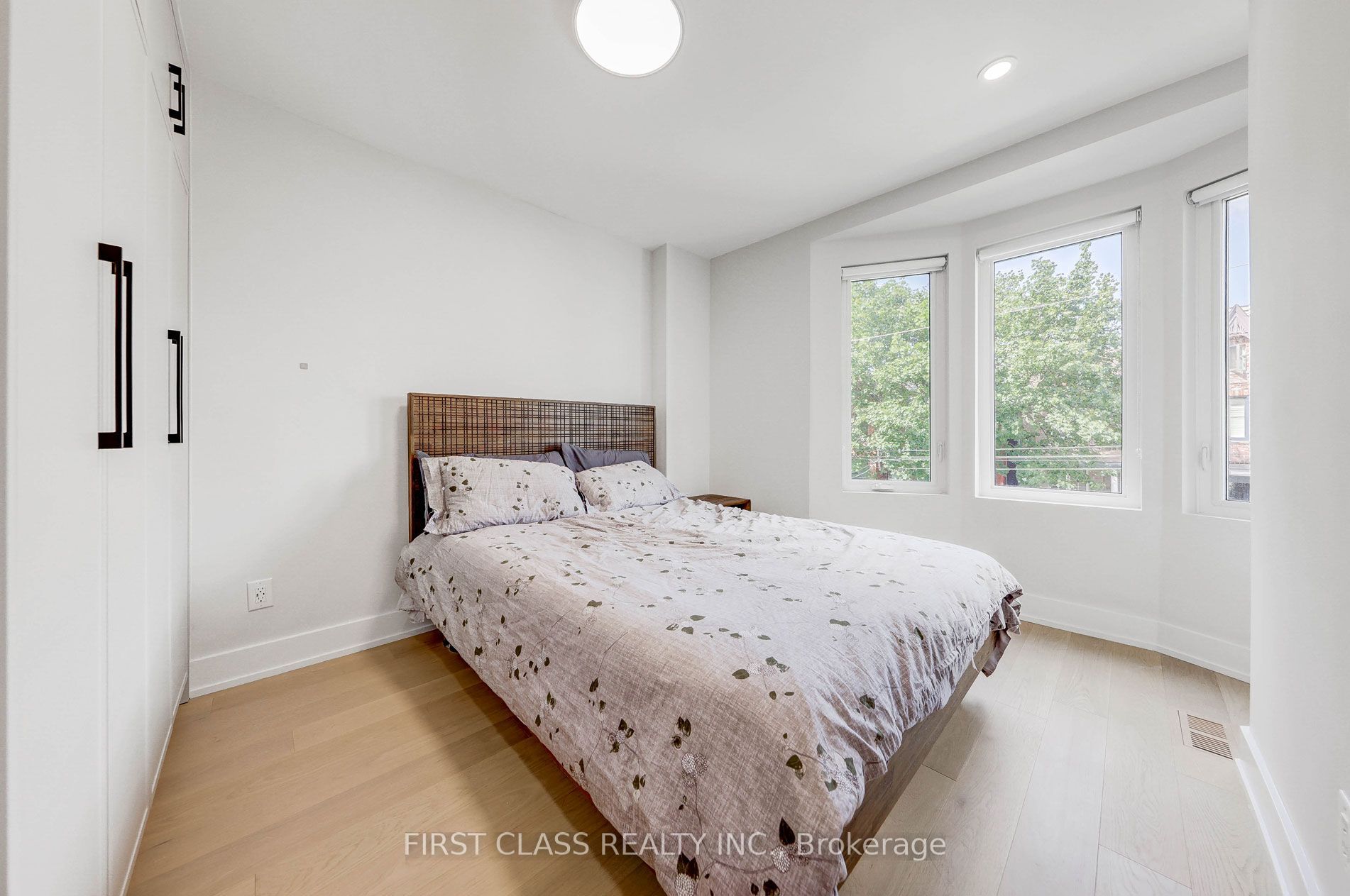 431 Roxton Road Ensuite 3