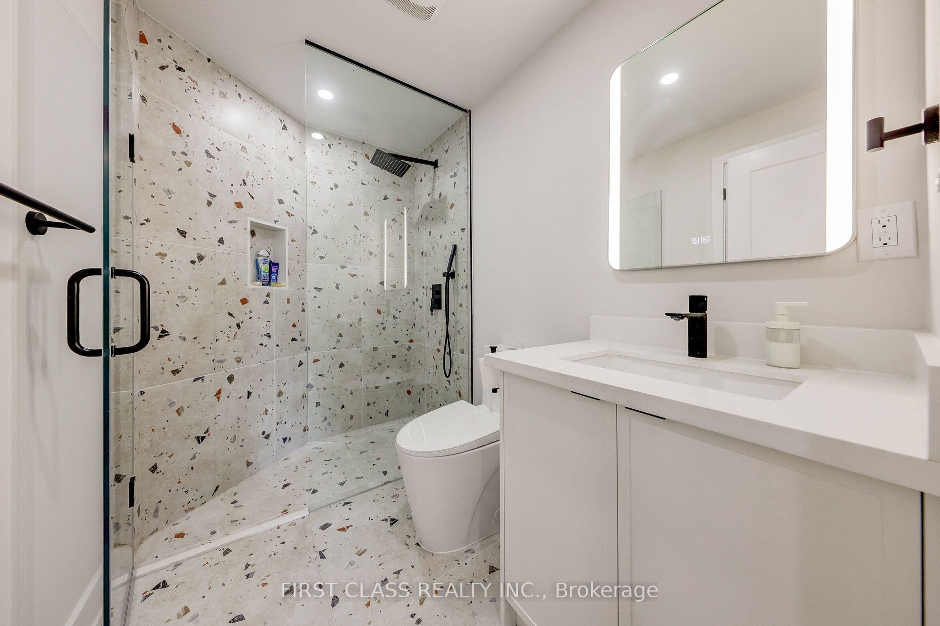 431 Roxton Road Ensuite 3