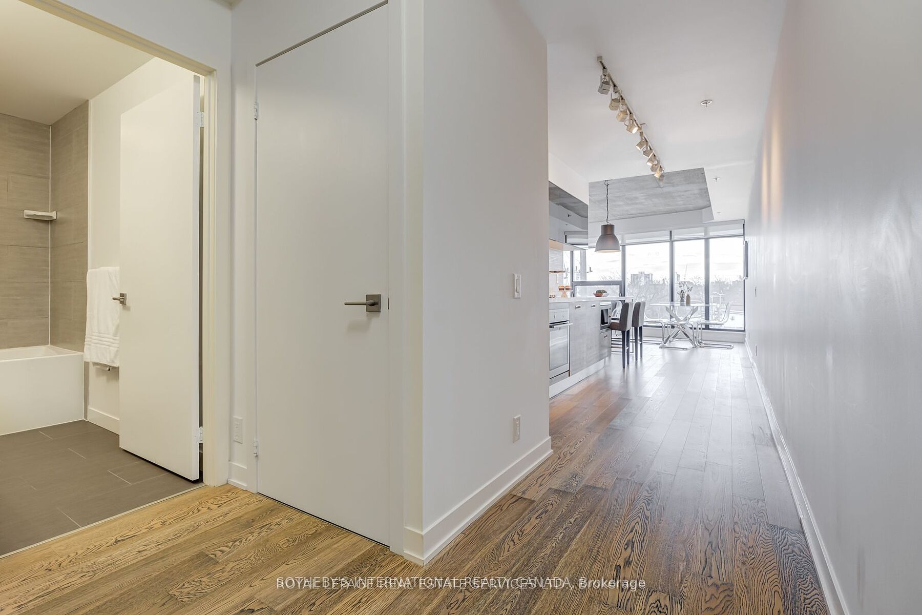 1239 Dundas Street W 404