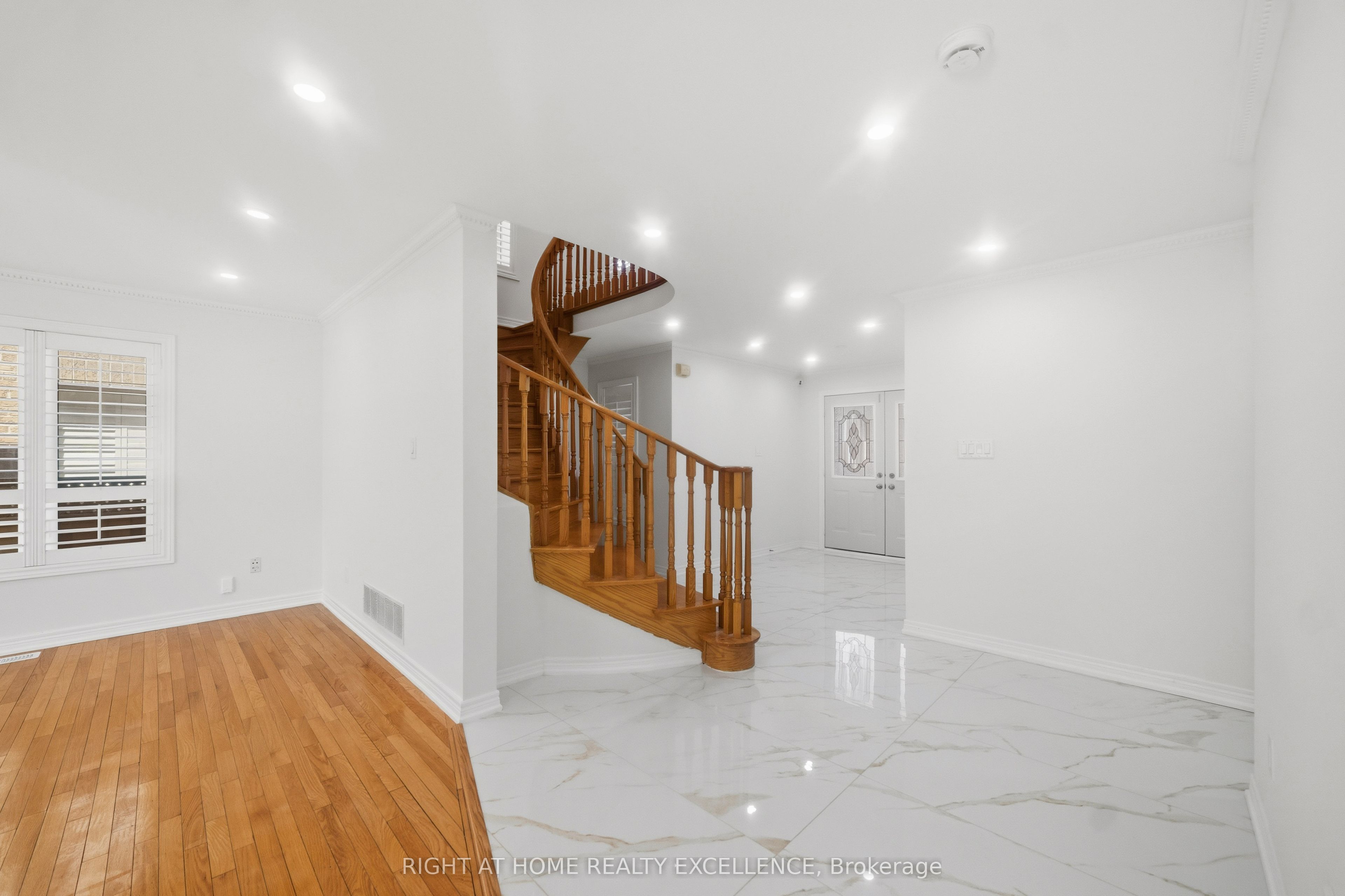 16 Whitford Court