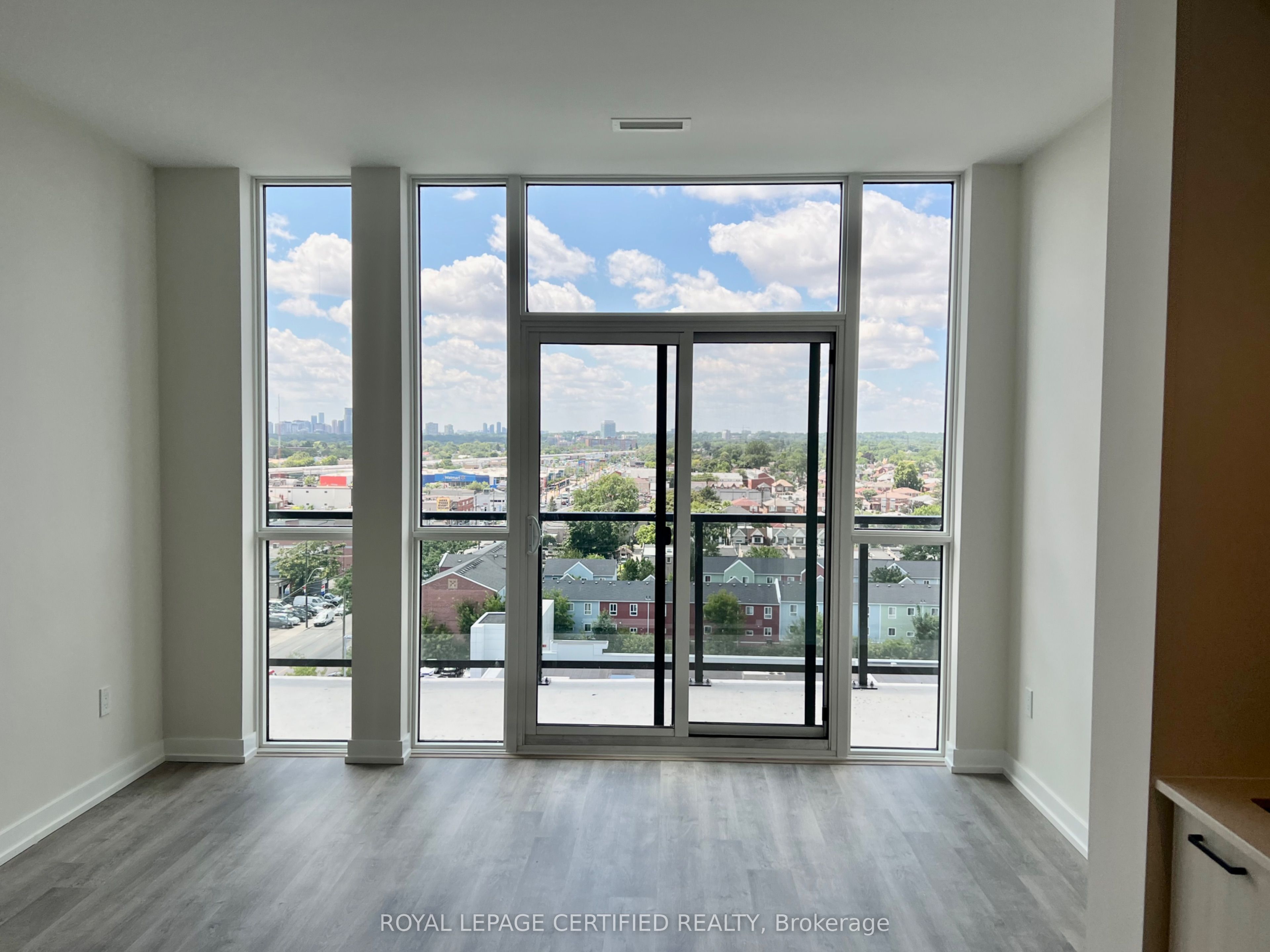 2300 St. Clair Avenue W 1011