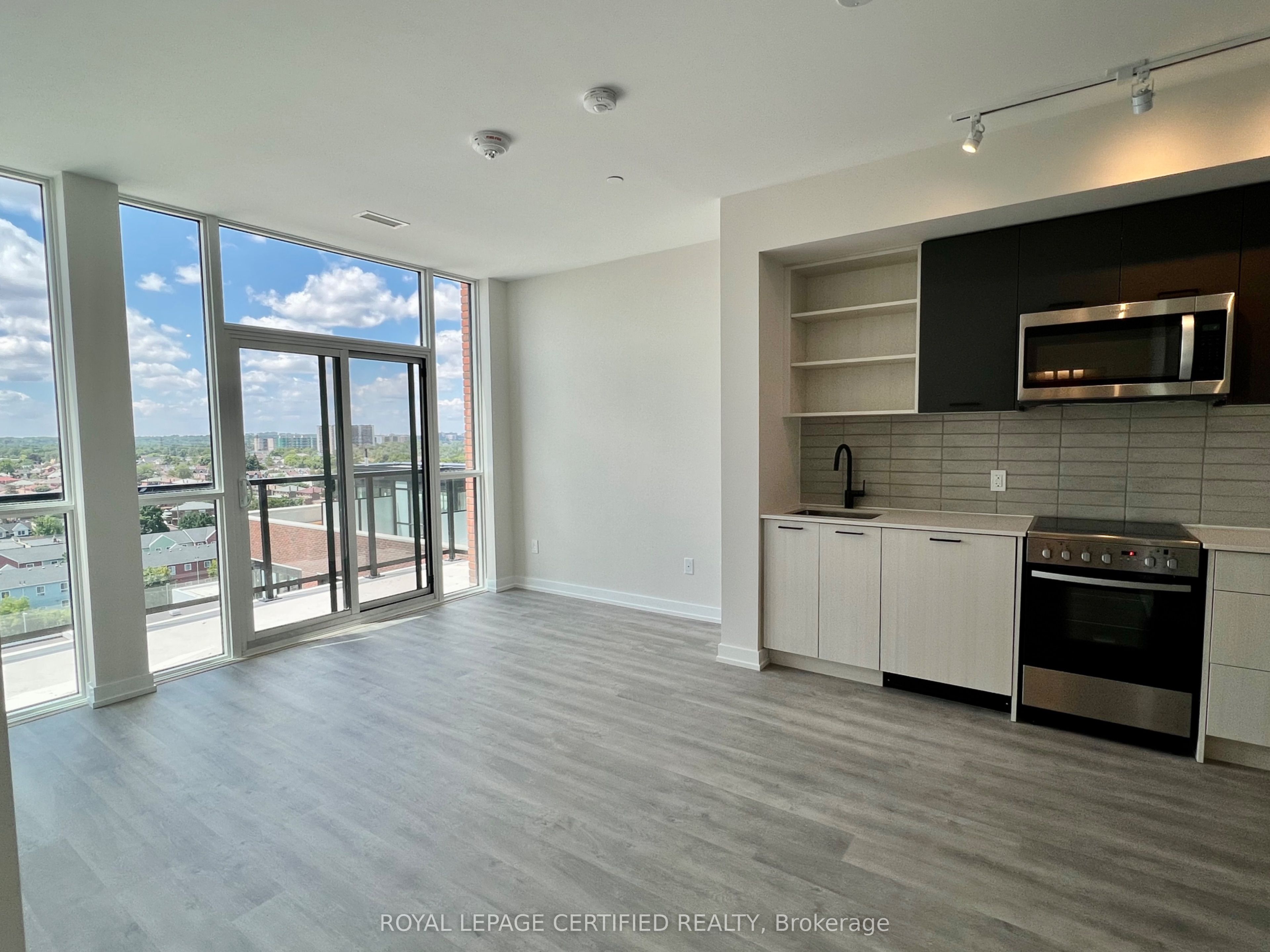 2300 St. Clair Avenue W 1011