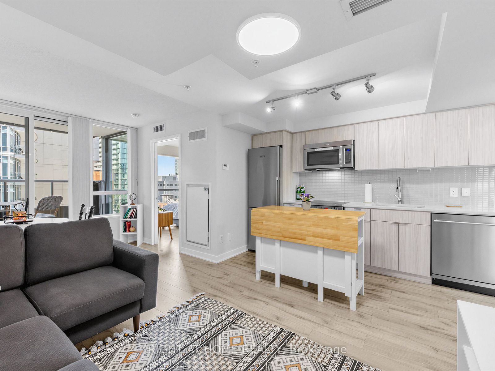 295 Adelaide Street W 1210