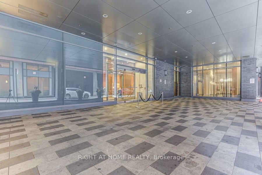 295 Adelaide Street W 1210