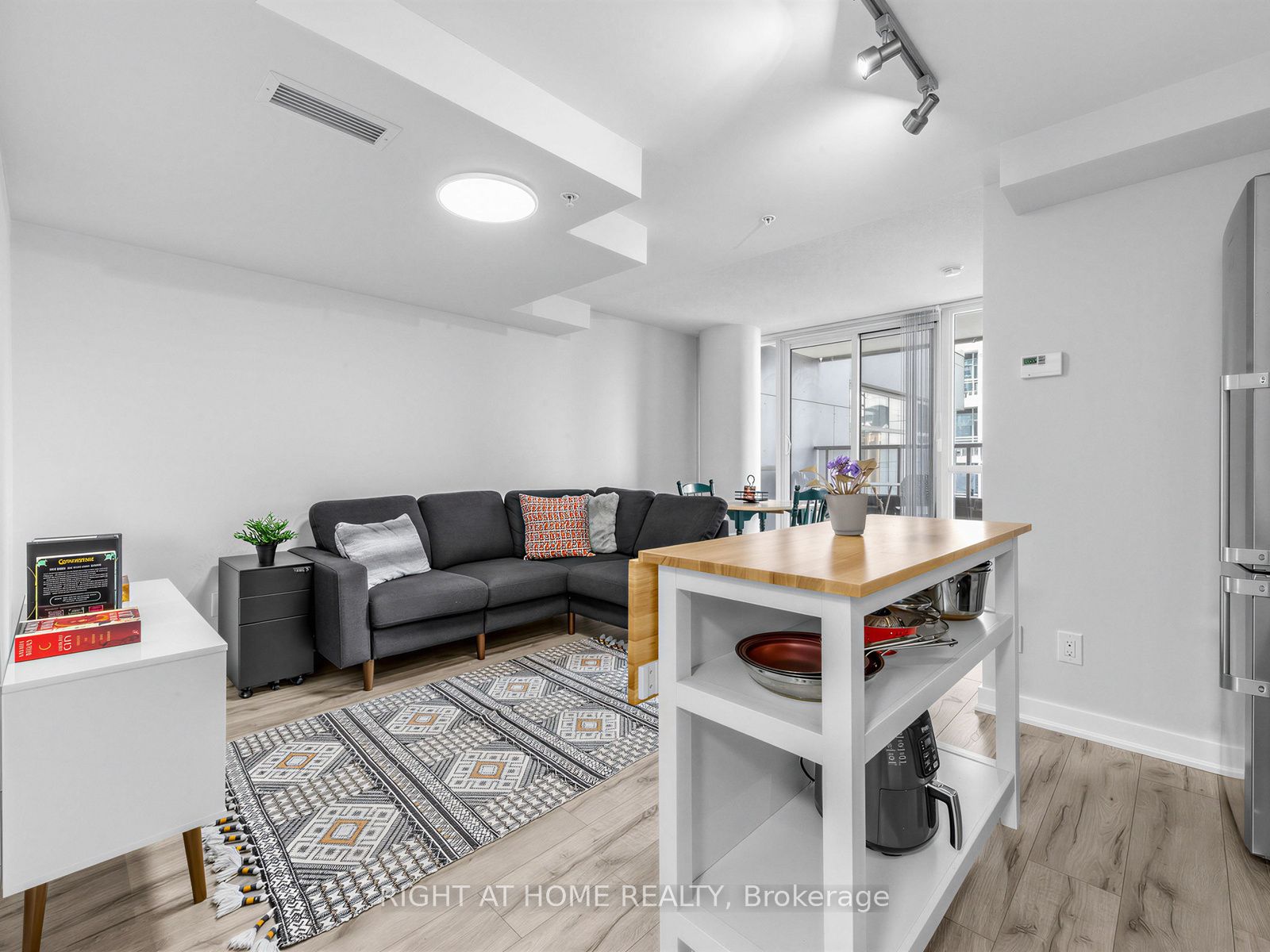295 Adelaide Street W 1210