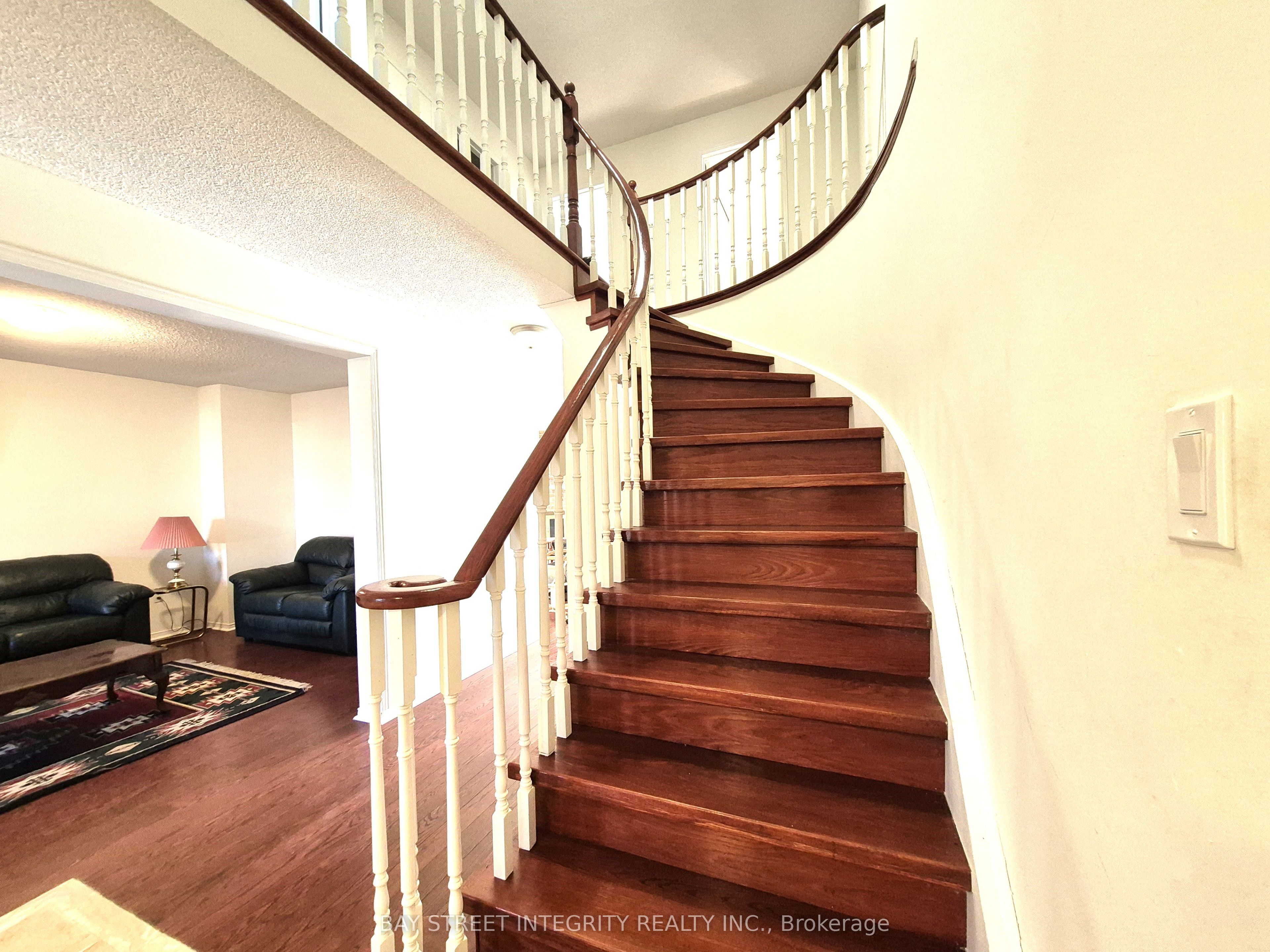 5132 Guildwood Way