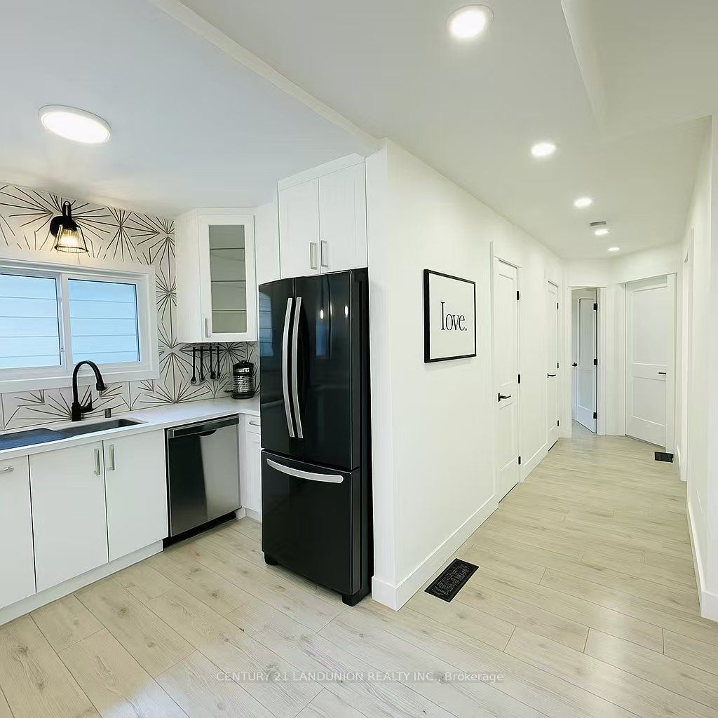 188 Olde Bayview Avenue