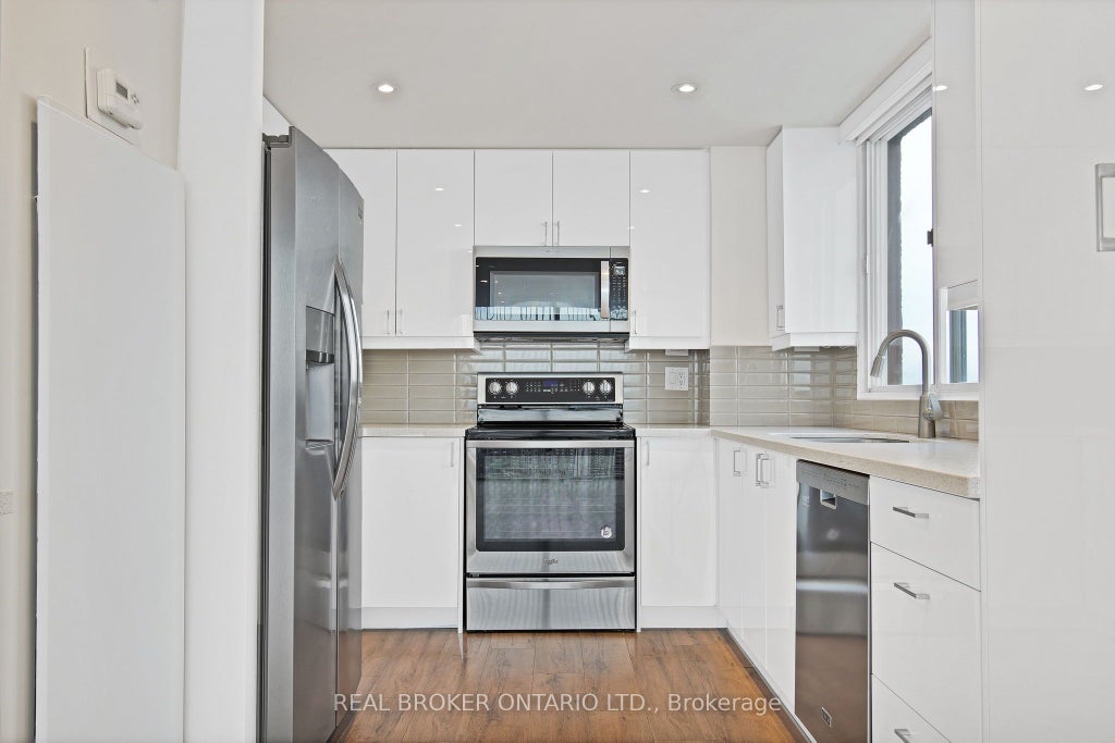 Photo of 5 Concorde Place #3301, Toronto, ON M3C 3M8 (MLS # C13797478)
