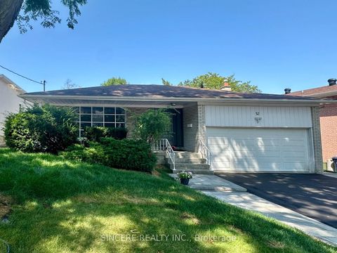 Photo of 32 Colonnade Road, Toronto, ON M2K 2L5 (MLS # C12284161)
