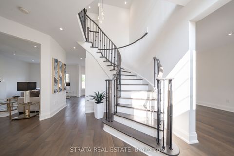 Photo of 39 Dunblane Avenue, Vaughan, ON L6A 2N9 (MLS # N12458309)