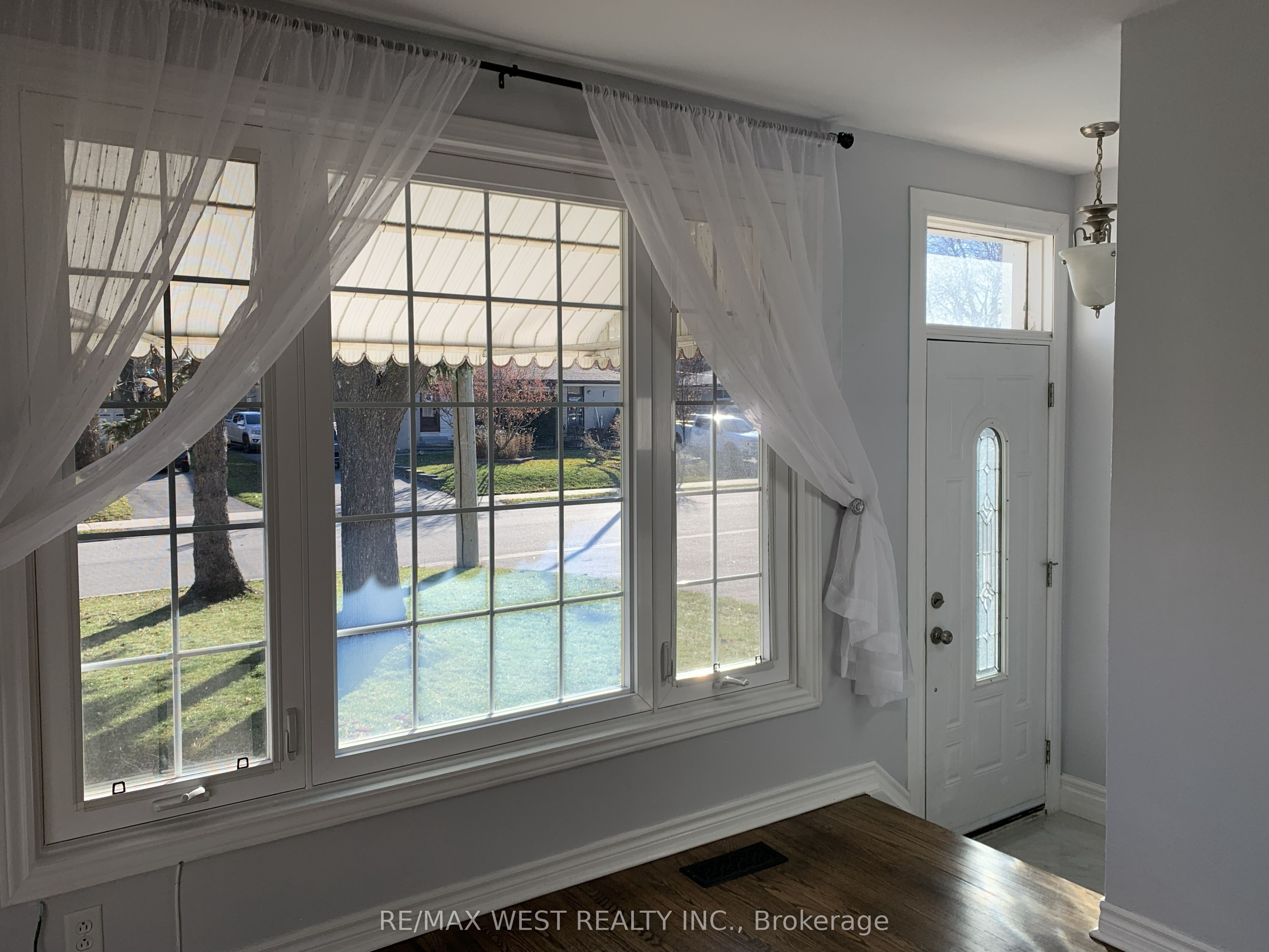 241 Ashlar Road Main Floor